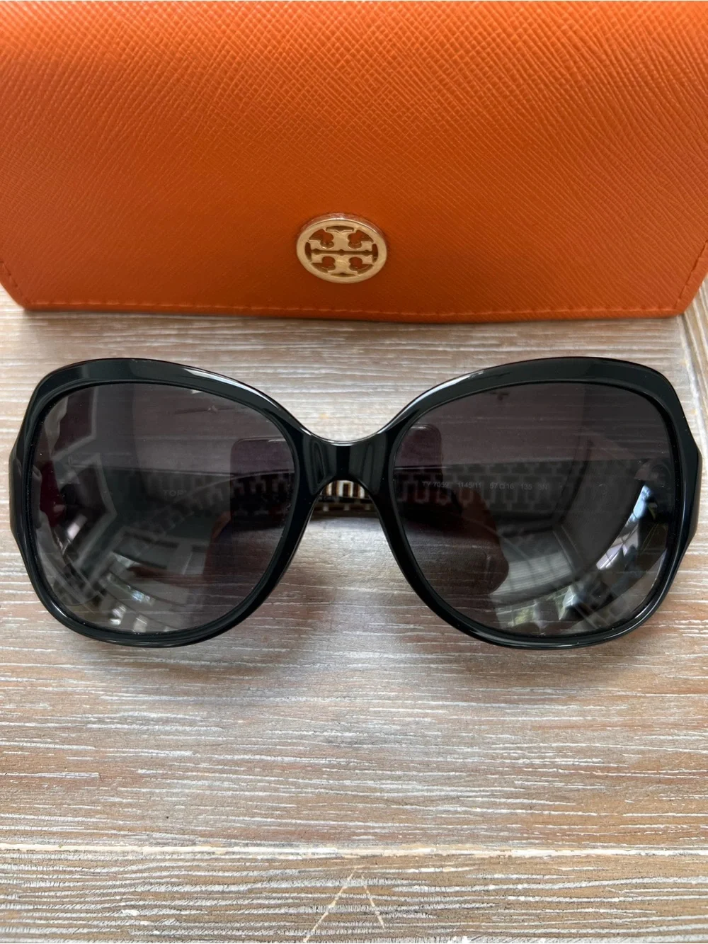 Tory Burch Black Oversized Sunglasses w/ Case/Dustbag - Picture 2 of 7